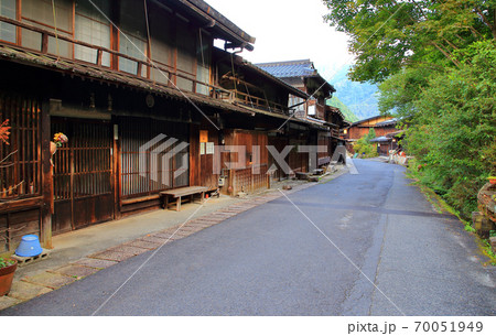 中山道の宿場町『妻籠宿』 『重要伝統的建造物保存地区』　 70051949