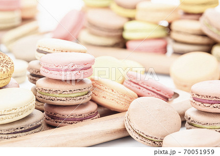 たくさんのマカロン（撮影協力 ミルティーココ） 70051959
