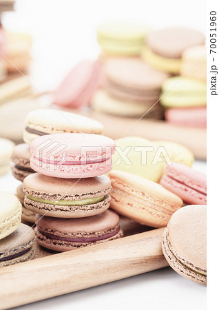たくさんのマカロン（撮影協力 ミルティーココ） 70051960