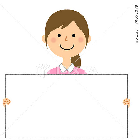 ホワイトボードを持つ介護スタッフ 70052079