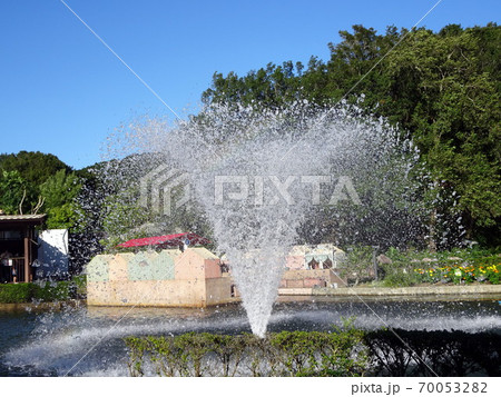 勢いがあるテーマパークの噴水 三重県の写真素材