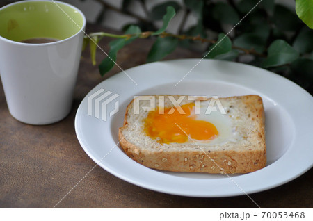 toast or egg toast and hot drink 70053468