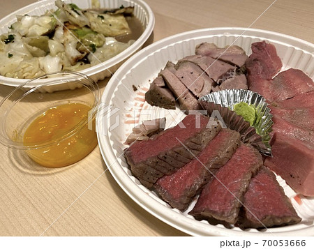 Uber eats 低温調理肉の3種盛り合わせ　無限アンチョビキャベツ 70053666