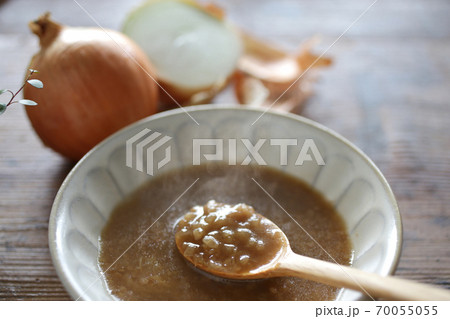 刻んだ玉ねぎの飴色スープ 70055055