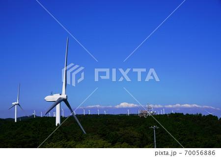 三重県 青山高原 風車(風力発電、初秋) 三重県 青山高原 風車(風力発電、初秋) 70056886