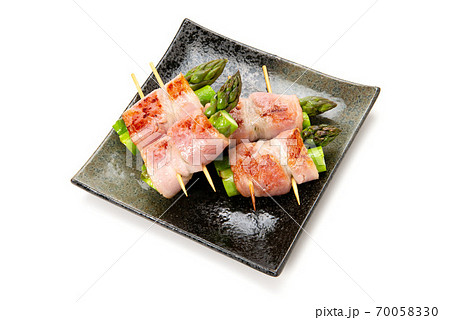 串焼のアスパラガスのベーコン巻き 串焼のアスパラガスのベーコン巻き 70058330