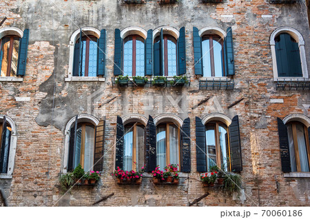 Beautiful facade of typical merchant house on Grand canal, Venice in Italy 70060186