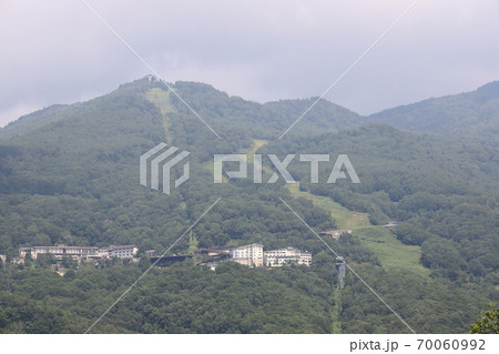 夏の志賀高原東館山の風景 70060992