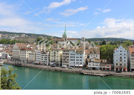 チューリッヒ　リンデンホフの丘から旧市街を望む 70062695