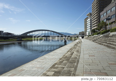かのがわ風のテラスと御成橋 70063112
