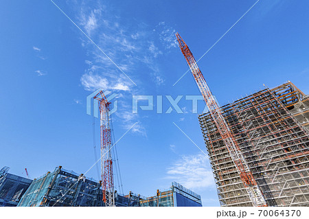 高層ビルの建設現場 70064370