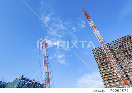 高層ビルの建設現場 70064372