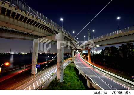 葛西ジャンクション 首都高速湾岸線 荒川河口橋の夜景の写真素材