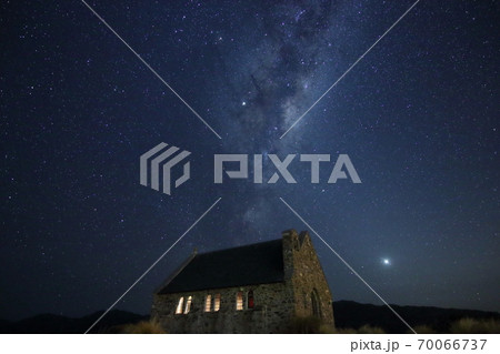 羊飼いの教会、デカポ、テカポ、湖、星空、宇宙(ニュージーランド) 羊飼いの教会、デカポ、テカポ、湖、星空、宇宙(ニュージーランド) 70066737