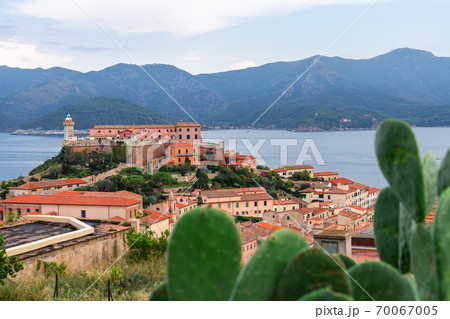Beautiful panoramic view of the city Portoferraio and Stella fortress of Elba island. 70067005