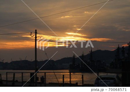 美しい景色 夕暮れ 夕陽 長崎 美しい景色 夕暮れ 夕陽 長崎 70068571