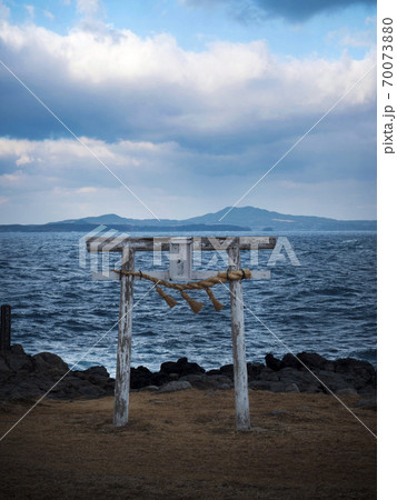 長崎県 小値賀町 斑島 ポットホール(玉石甌穴) 鳥居 長崎県 小値賀町 斑島 ポットホール(玉石甌穴) 鳥居 70073880