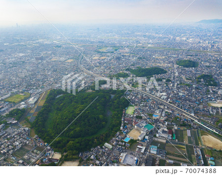 百舌鳥・古市古墳群 応神天皇陵古墳 空撮 百舌鳥・古市古墳群 応神天皇陵古墳 空撮 70074388