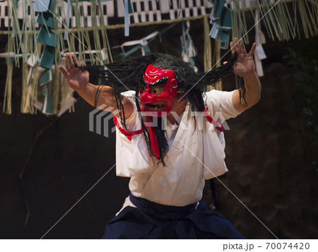 高千穂神社 高千穂神楽 戸取の舞 高千穂神社 高千穂神楽 戸取の舞 70074420