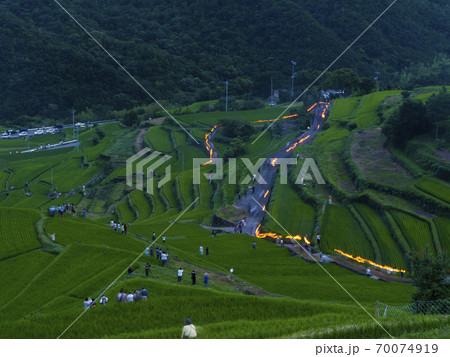 香川県　中山千枚田　虫送り（日本の棚田百選） 70074919