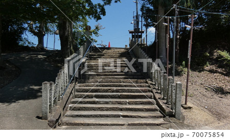 神社の階段から見える空・棚倉孫神社 70075854