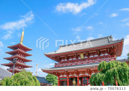 東京都・浅草 浅草寺(せんそうじ) 五重塔と宝蔵門(ほうぞうもん) 東京都・浅草 浅草寺(せんそうじ) 五重塔と宝蔵門(ほうぞうもん) 70076313
