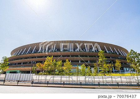 青空と新国立競技場 70076437
