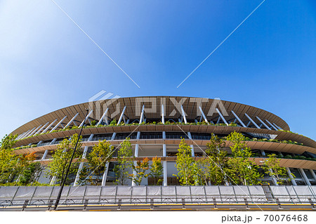 青空と新国立競技場 70076468