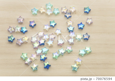 【手芸・装飾イメージ】ビーズ 70076594