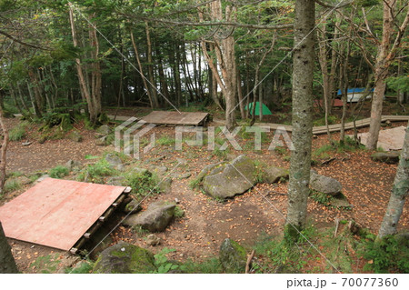 初秋の北八ヶ岳 白駒池の風景 青苔荘 テント場の写真素材