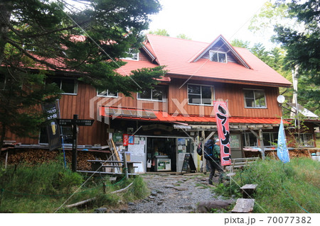 初秋の北八ヶ岳　白駒池がある風景　青苔荘 70077382