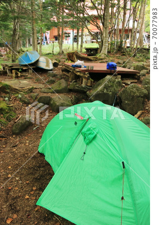 初秋の北八ヶ岳 白駒池がある風景 青苔荘 白駒池キャンプ場 ソロテントの写真素材