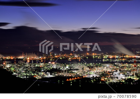 岡山県倉敷市　水島コンビナート工場夜景 70078590