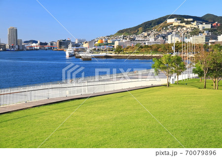 【長崎県】松が枝国際ターミナルから見た長崎市 【長崎県】松が枝国際ターミナルから見た長崎市 70079896