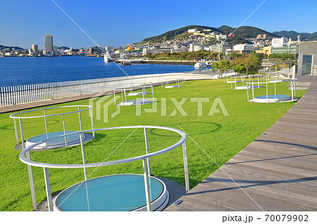 【長崎県】松が枝国際ターミナルから見た長崎市 70079902