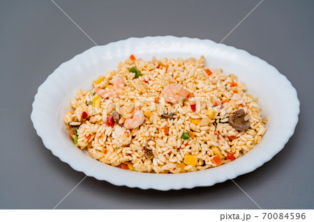 調理前の冷凍エビピラフ 70084596