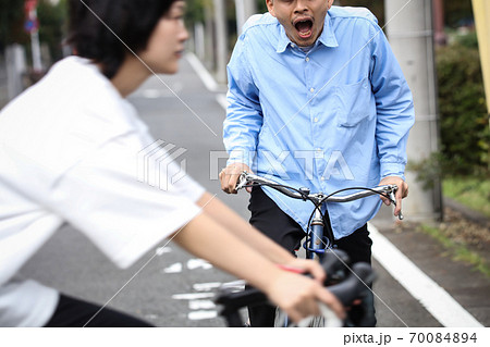 自転車の飛び出し　イメージ 70084894