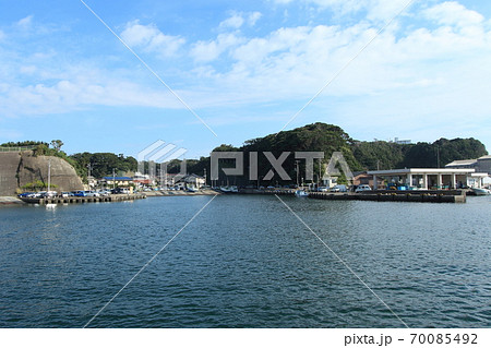 三浦 岩礁の道 間口漁港の写真素材