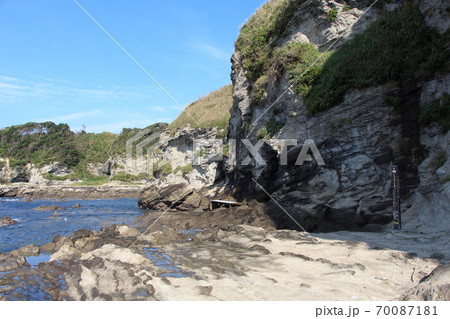 三浦・岩礁の道 劒崎ー片谷海岸 海食台 三浦・岩礁の道 劒崎ー片谷海岸 海食台 70087181