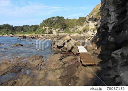三浦・岩礁の道 劒崎ー片谷海岸 海食台 三浦・岩礁の道 劒崎ー片谷海岸 海食台 70087182