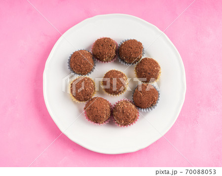 Energy protein balls with nuts, seeds, cocoa Energy protein balls with nuts, seeds, cocoa 70088053