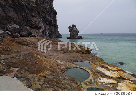 鹿児島県硫黄島の絶景露天風呂「東温泉」 70089637