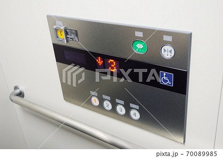 エレベーターのボタン ユニバーサルデザイン の写真素材