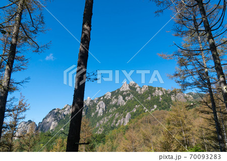 瑞牆山(瑞牆山荘〜富士見平小屋の登山道から撮影) 瑞牆山(瑞牆山荘〜富士見平小屋の登山道から撮影) 70093283
