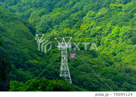 寒霞渓 渓谷を静かに進む、一度は乗ってみたい絶景ロープウェイ 香川県 小豆島(8) 寒霞渓 渓谷を静かに進む、一度は乗ってみたい絶景ロープウェイ 香川県 小豆島(8) 70095124