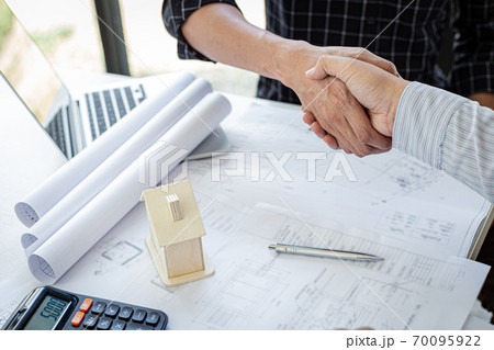 Greetings or the completion of the meeting both engineers and architects shake hand to congratulate, Success and shaking hands concept 70095922