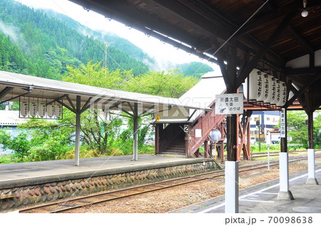 郡上市　郡上八幡駅ホプラットホーム 70098638