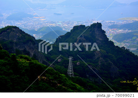 寒霞渓　四望頂展望台から眺める寒霞渓と草壁港の大パノラマ／ロープウェイあり　香川県　小豆島(2) 70099021