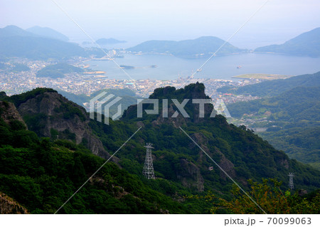 寒霞渓 四望頂展望台から眺める寒霞渓と草壁港の大パノラマ/ロープウェイあり 香川県 小豆島(7) 寒霞渓 四望頂展望台から眺める寒霞渓と草壁港の大パノラマ/ロープウェイあり 香川県 小豆島(7) 70099063