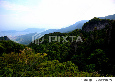 寒霞渓　四望頂展望台から眺める寒霞渓と草壁港の大パノラマ／ロープウェイなし　香川県　小豆島(9) 70099079